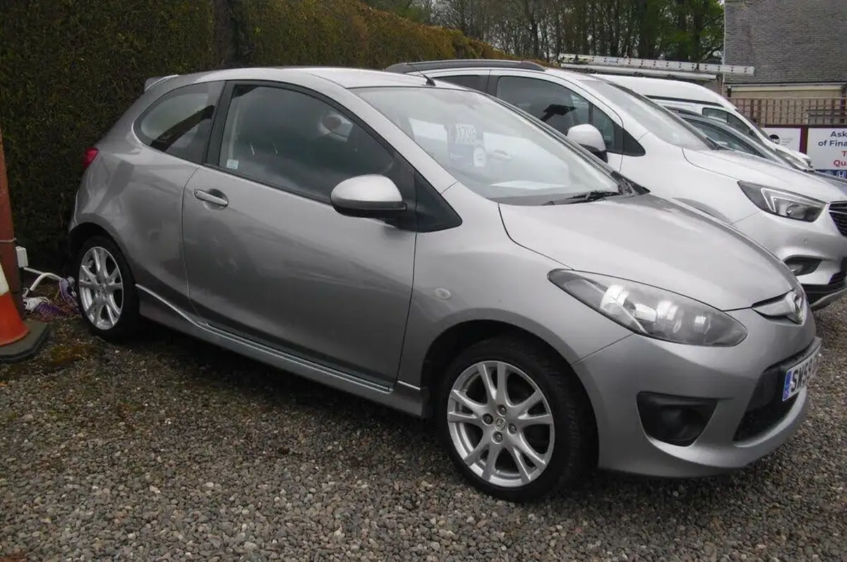 2009-mazda-mazda2-13-tamura-3d-big-0