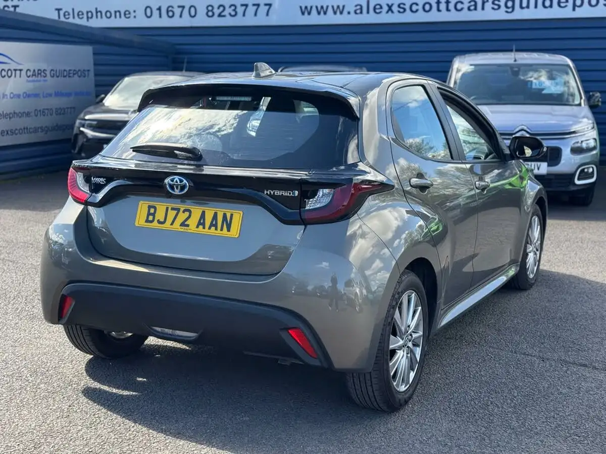 2022-toyota-yaris-15-vvt-i-icon-big-7