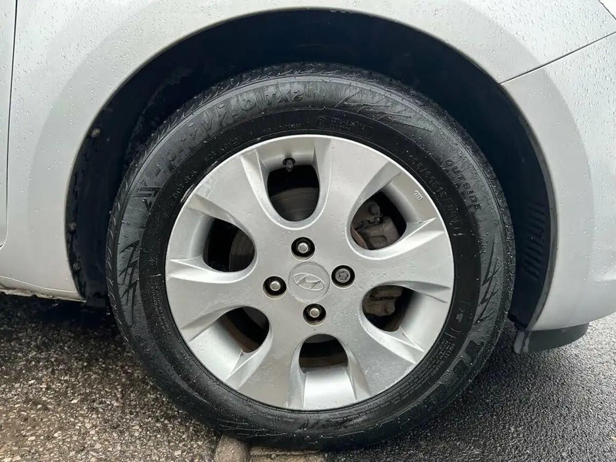 2011-hyundai-i20-14-comfort-5d-big-22