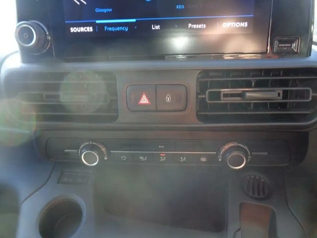 2021-peugeot-partner-15-bluehdi-1000-professional-100ps-eu6dt-panel-big-23