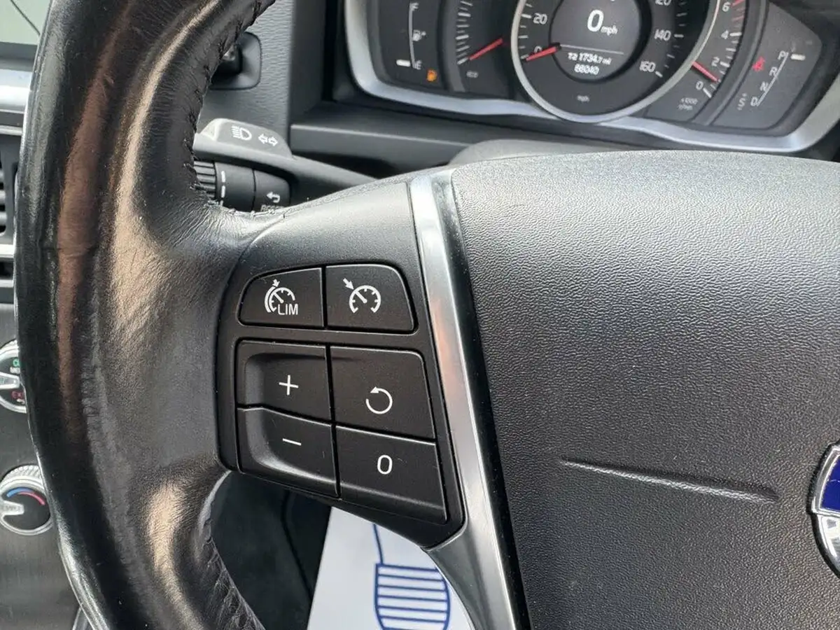 2015-volvo-v60-16td-d2-se-nav-powershift-big-28