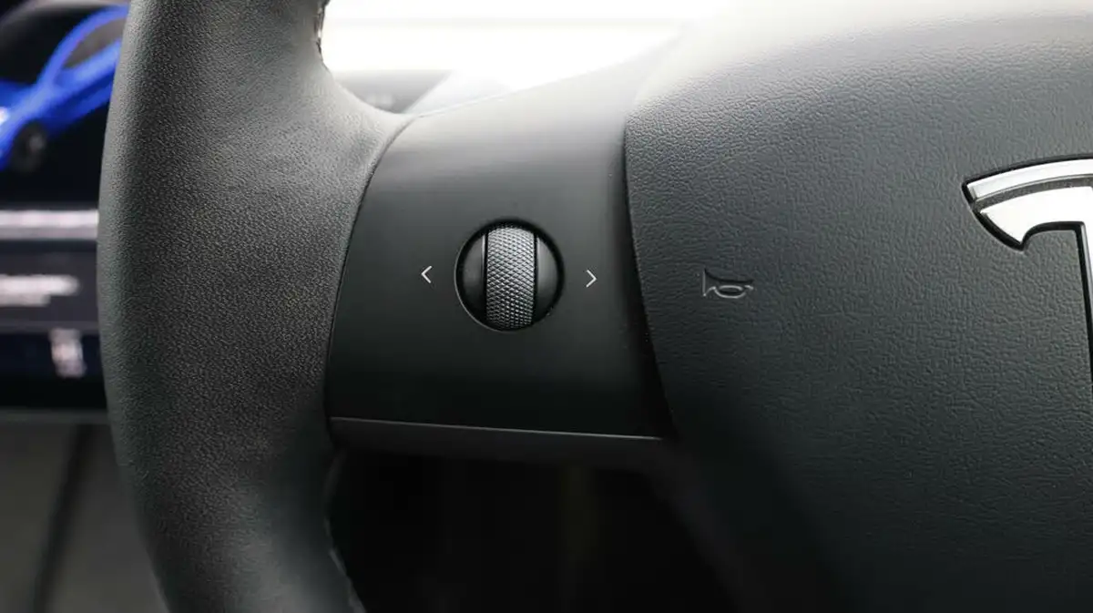 2021-tesla-model-3-e-long-range-awd-big-24