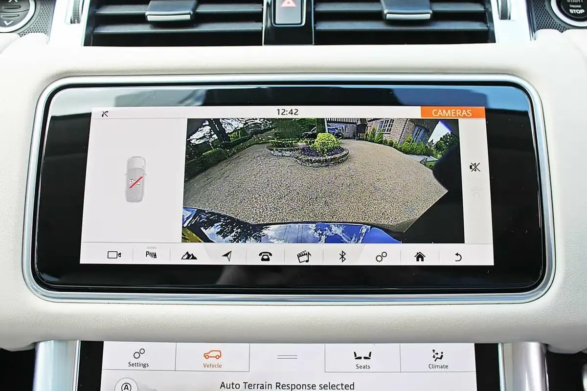 2021-land-rover-range-rover-sport-30-p400-hst-big-28