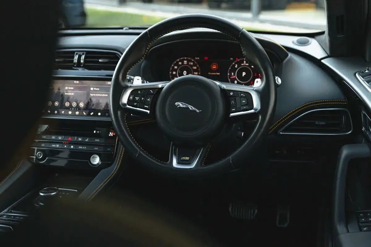 2020-jaguar-f-pace-30td-300-sport-big-38