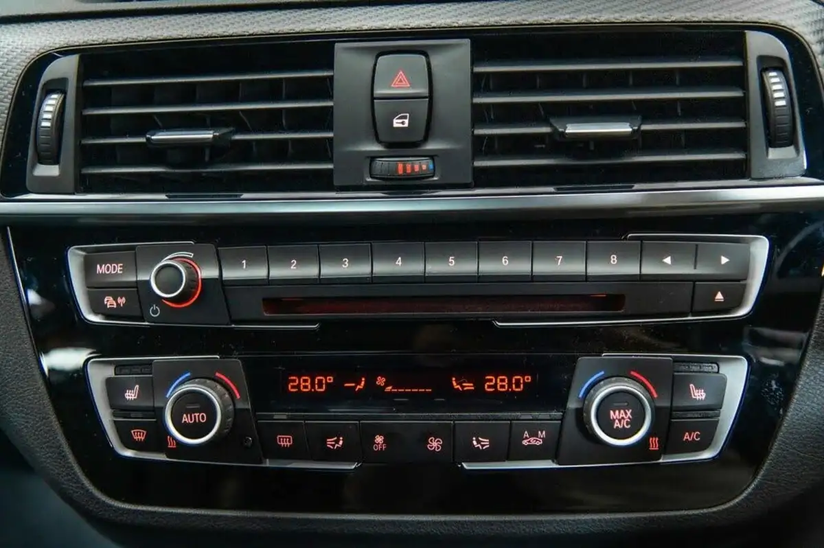 2019-bmw-2-series-30-m2-competition-big-29