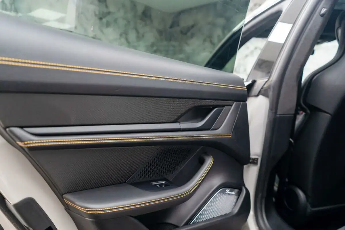 2021-porsche-taycan-e-turbo-s-cross-turismo-awd-big-39