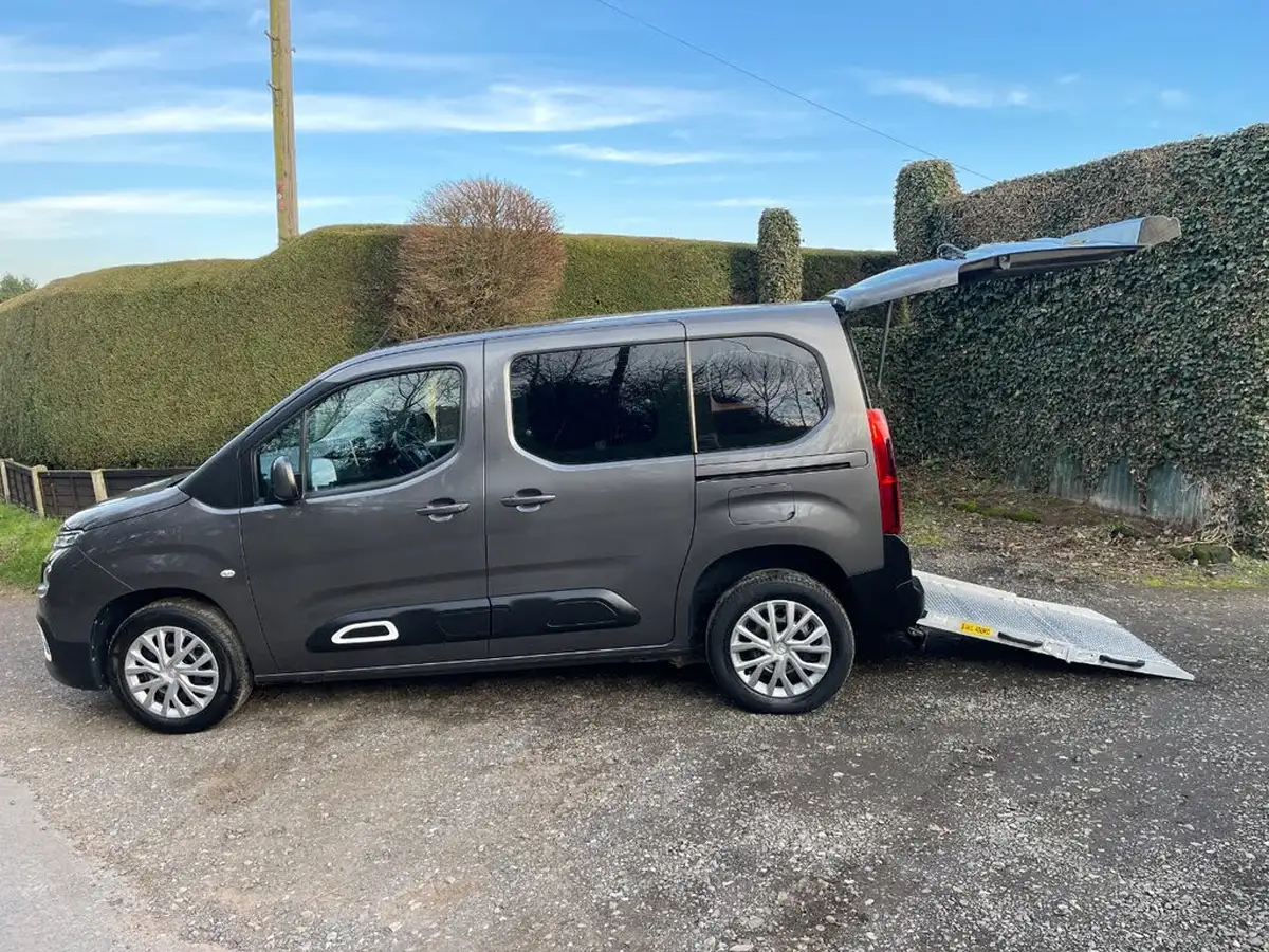 2020-citroen-berlingo-15bluehdi-feel-m-size-100ps-big-3