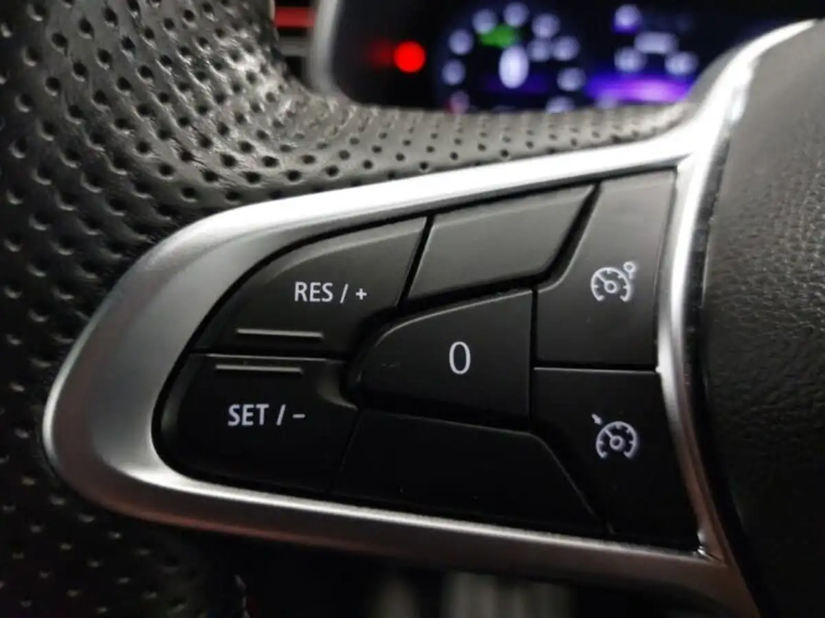 2023-renault-clio-10-tce-rs-line-big-13