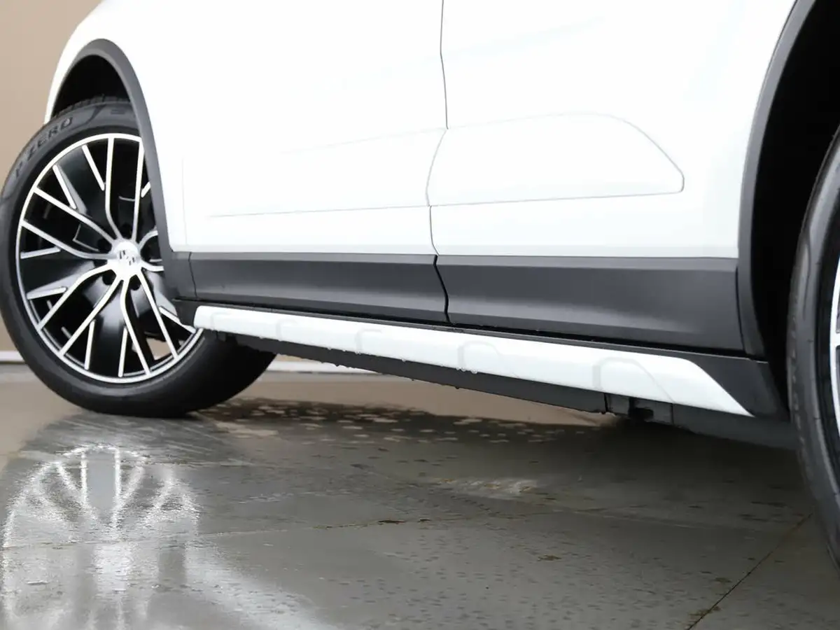 2025-porsche-macan-e-electric-big-36