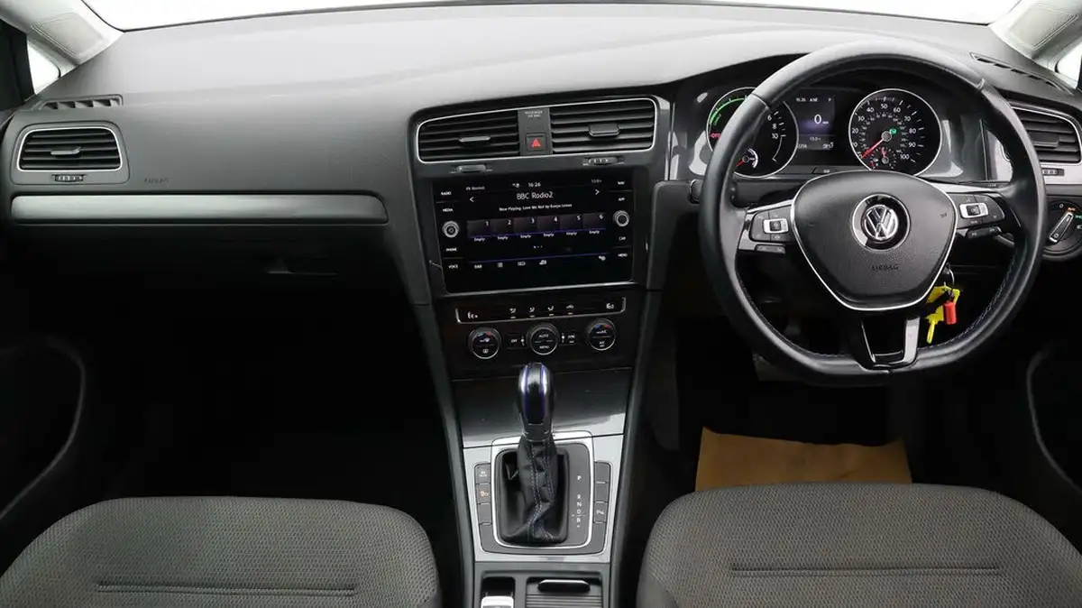 2019-volkswagen-golf-e-e-golf-big-12