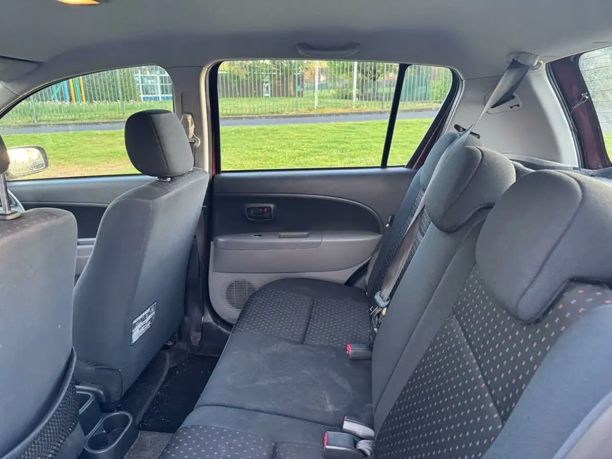 2009-daihatsu-sirion-10-se-big-18