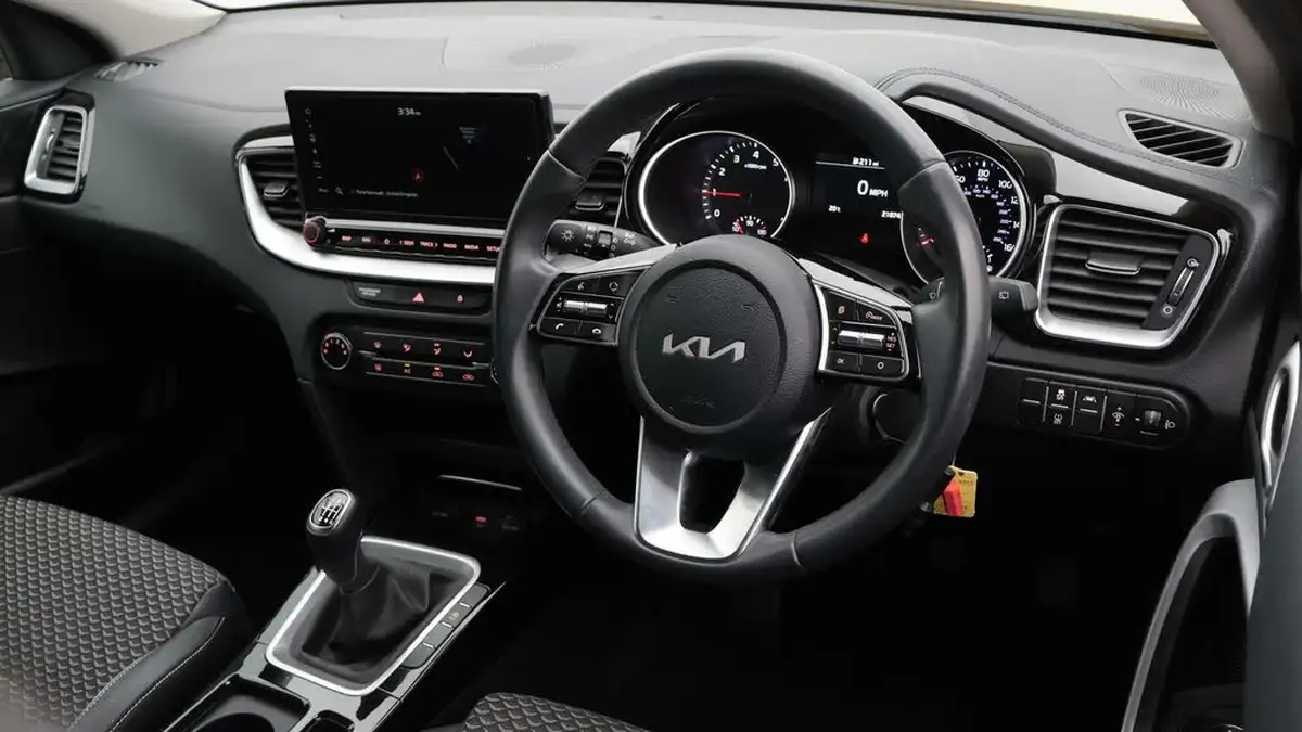 2022-kia-xceed-10-t-gdi-connect-big-9