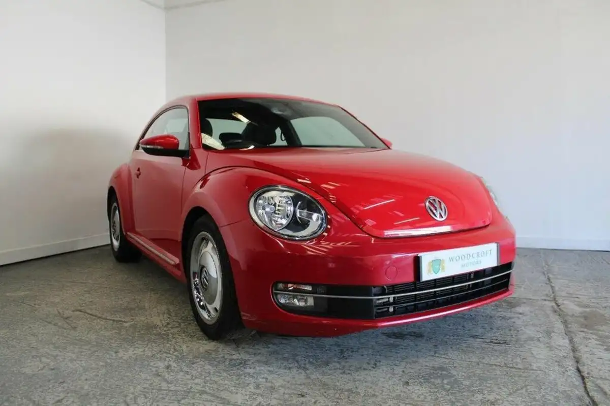 2016-volkswagen-beetle-20tdi-design-150ps-hatchback-3d-big-0