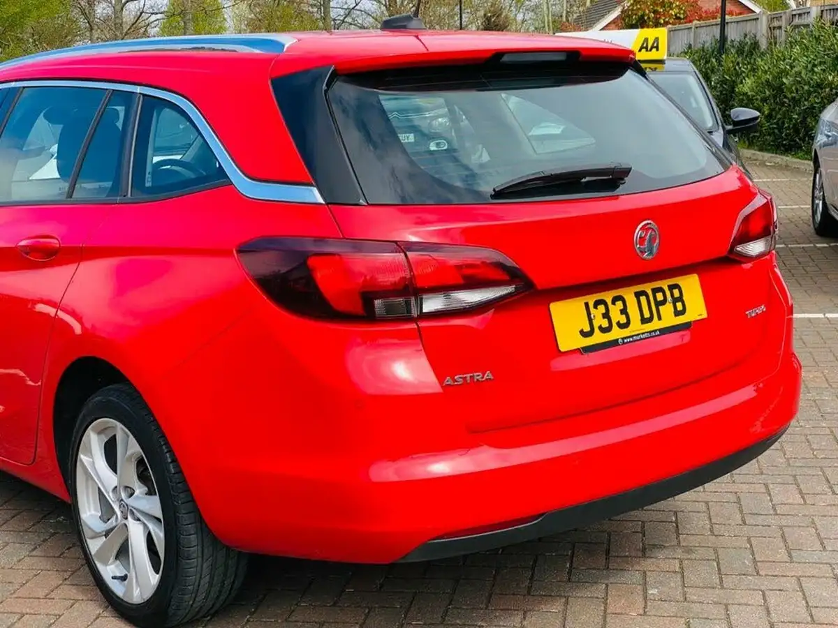 2017-vauxhall-astra-14i-16v-turbo-sri-125ps-sport-tourer-big-13
