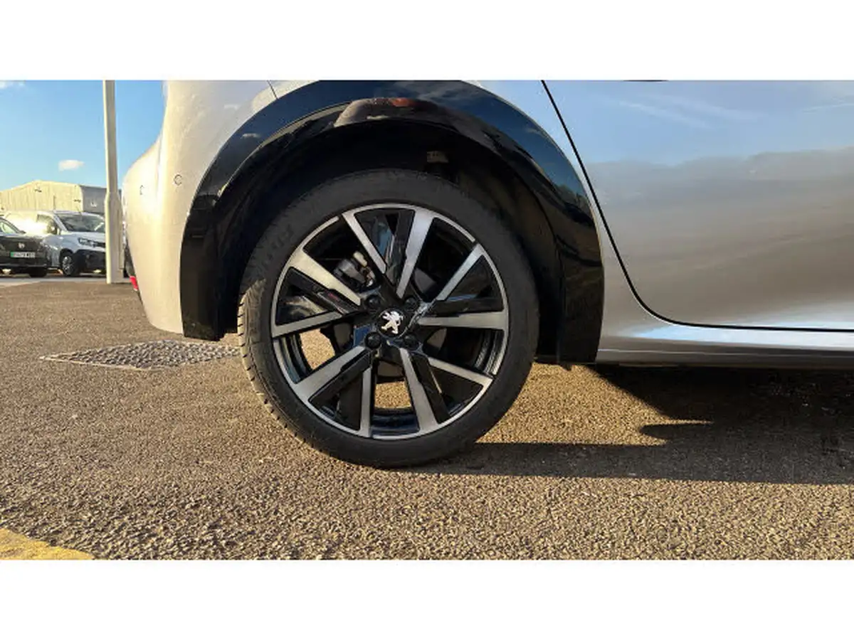2022-peugeot-208-12-puretech-gt-premium-100bhp-big-6