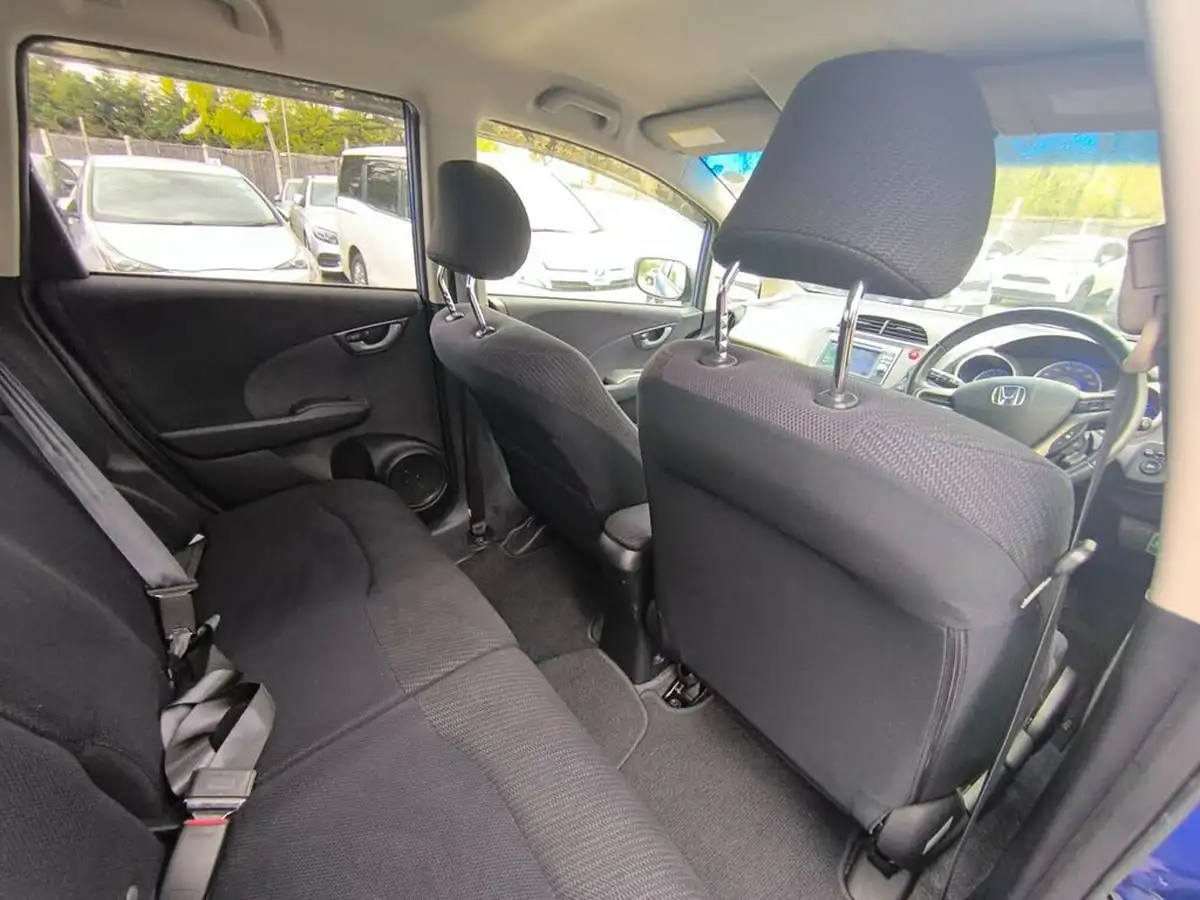 2012-honda-fit-13-hybrid-jazz-big-11