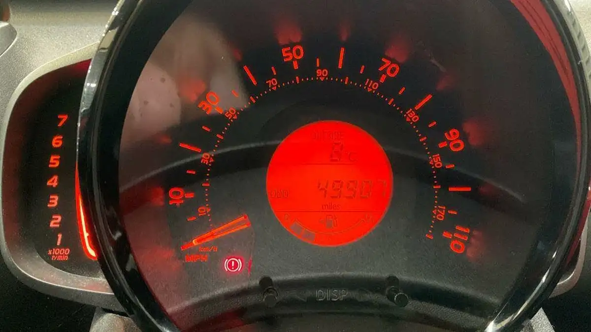 2015-toyota-aygo-10-vvt-i-x-play-3d-big-6