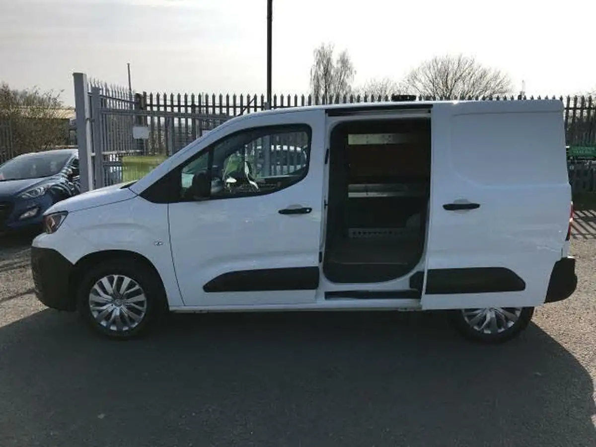 2021-peugeot-partner-15-bluehdi-1000-professional-100ps-eu6dt-panel-big-7