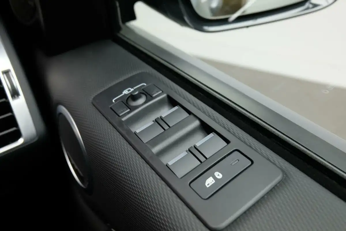 2024-land-rover-discovery-30-d300-dynamic-se-big-25