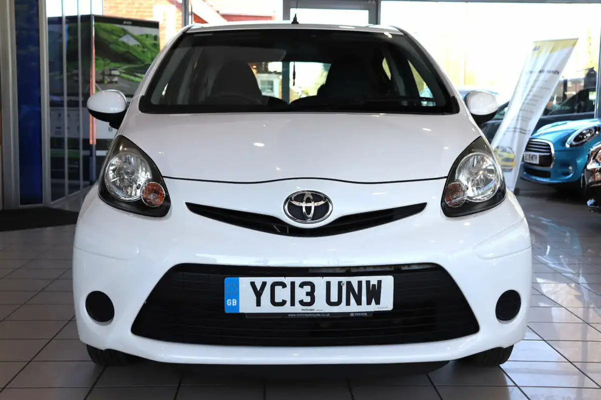2013-toyota-aygo-10-aygo-ice-5d-big-10