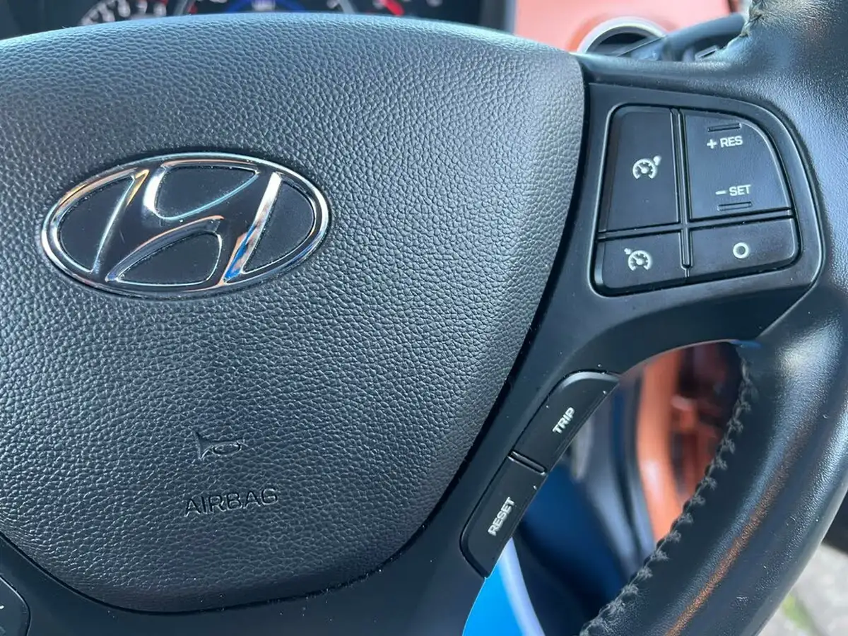 2014-hyundai-i10-10-premium-big-25
