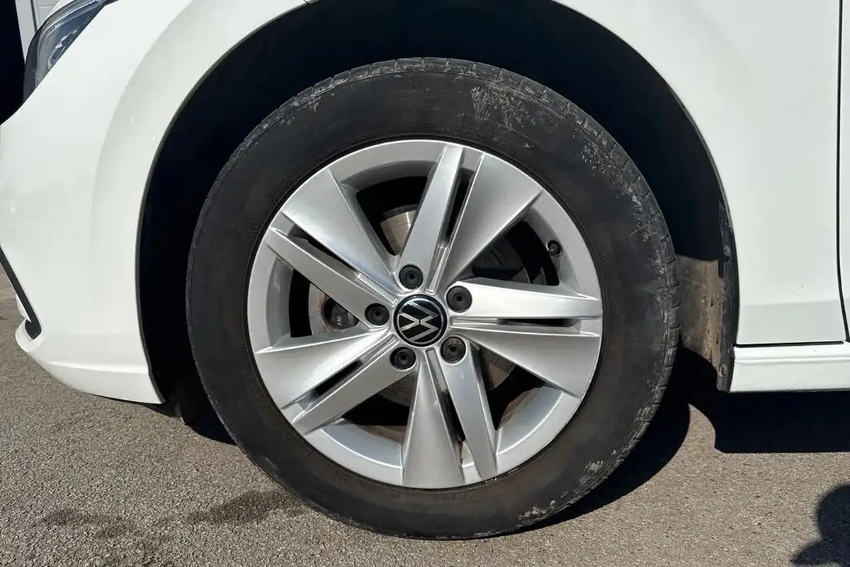 2022-volkswagen-golf-10-tsi-life-hatchback-big-11