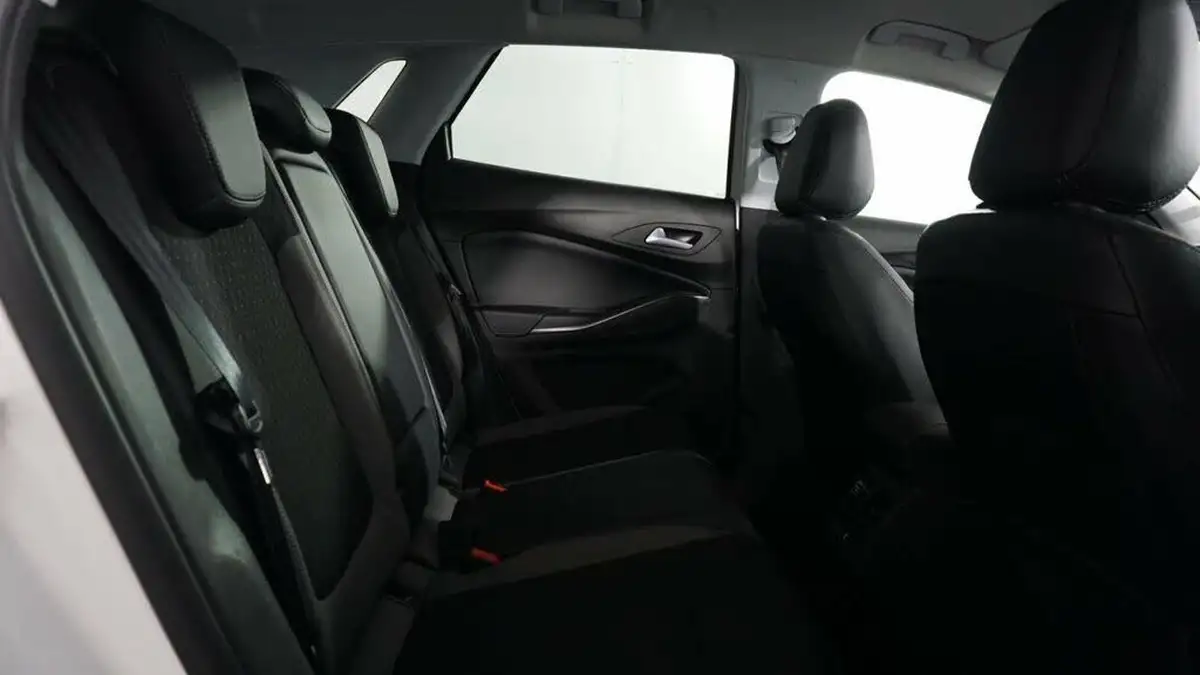 2020-vauxhall-grandland-x-12-sri-nav-big-18