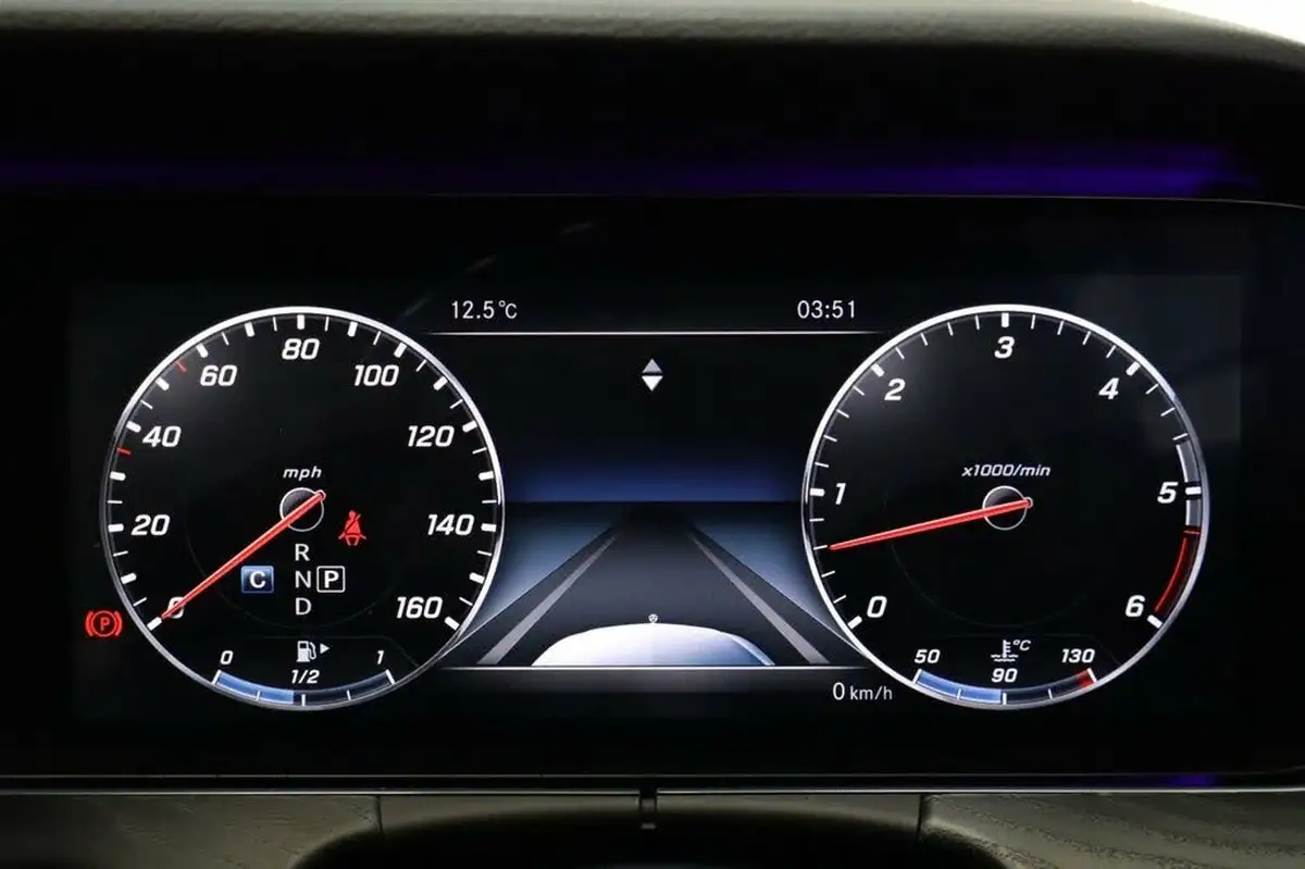 2017-mercedes-benz-e-class-30d-e350d-amg-line-premium-plusss-saloon-4d-big-31