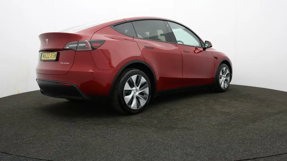 2022-tesla-model-y-e-long-range-big-27
