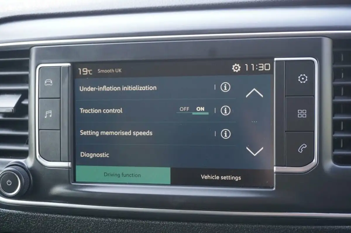 2023-citroen-spacetourer-e-business-edition-m-big-12