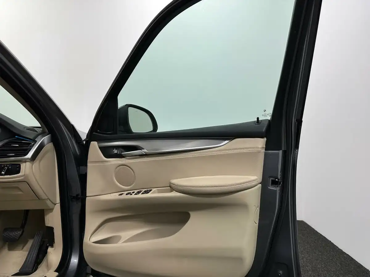 2017-bmw-x5-44-xdrive50i-se-big-30