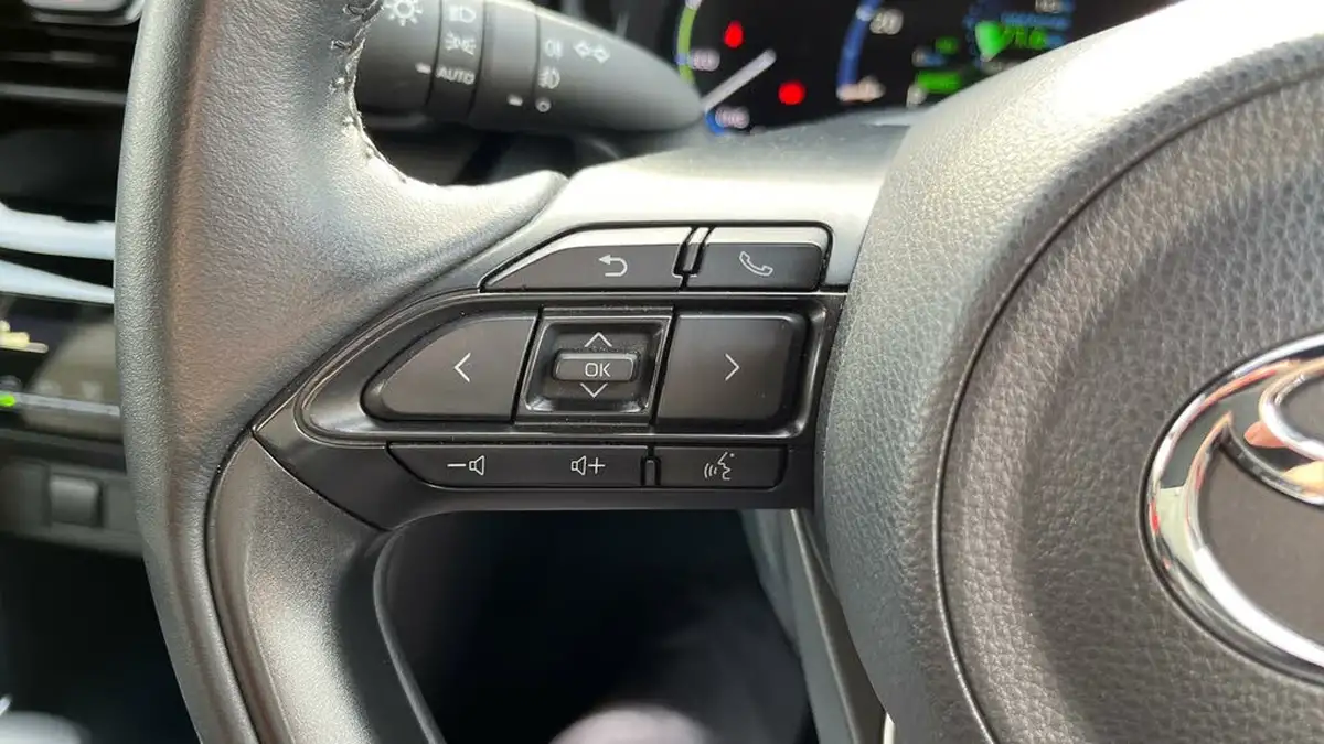 2022-toyota-yaris-15-vvt-i-design-panoramic-roof-big-43