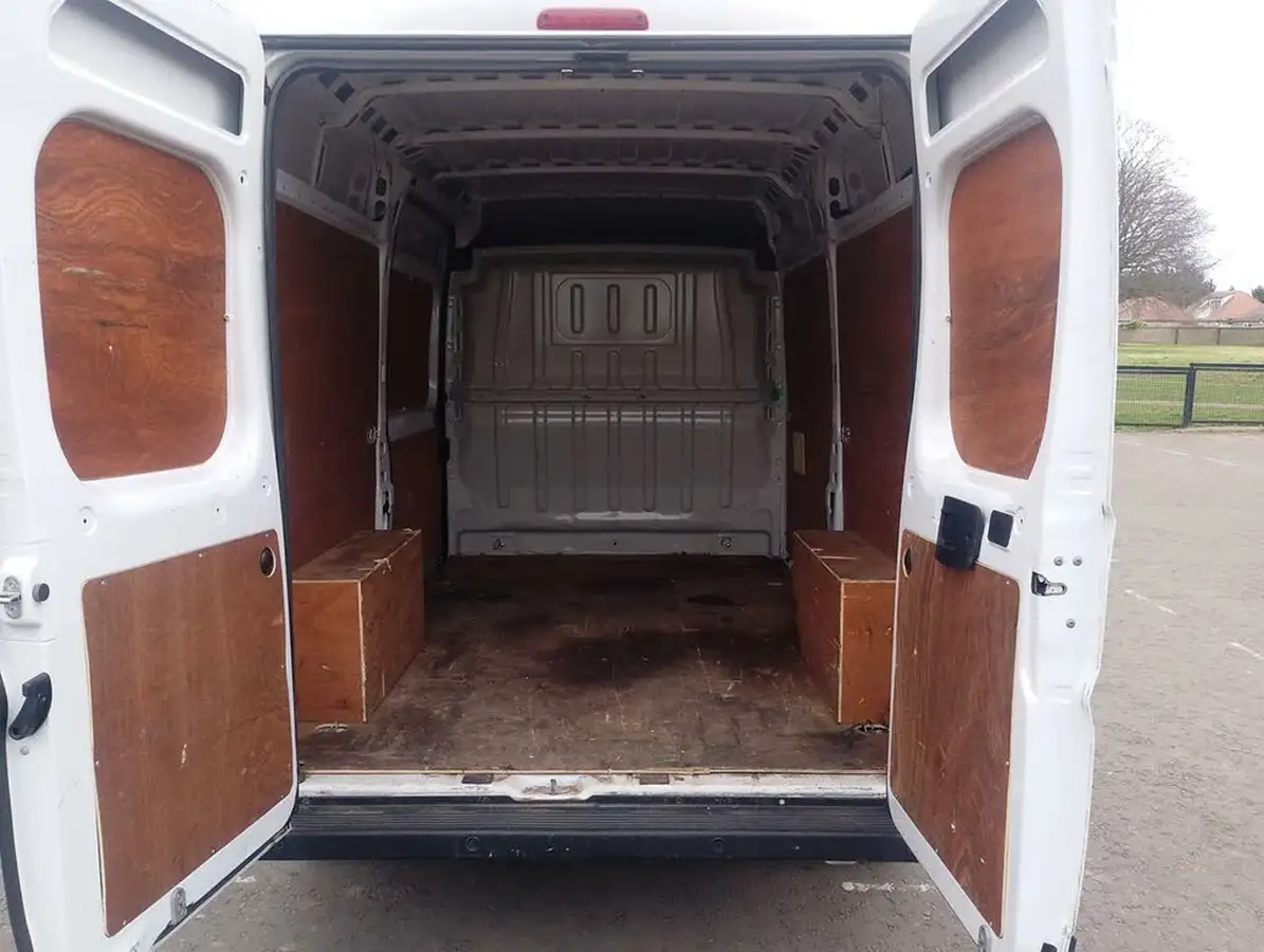 2022-citroen-relay-22bluehdi-35-l2h2-enterprise-big-16