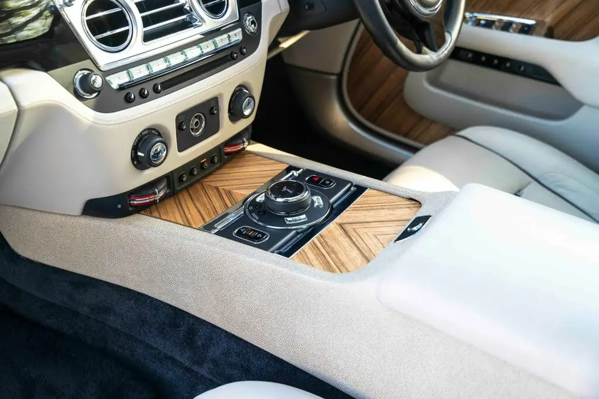 2014-rolls-royce-wraith-v12-big-12