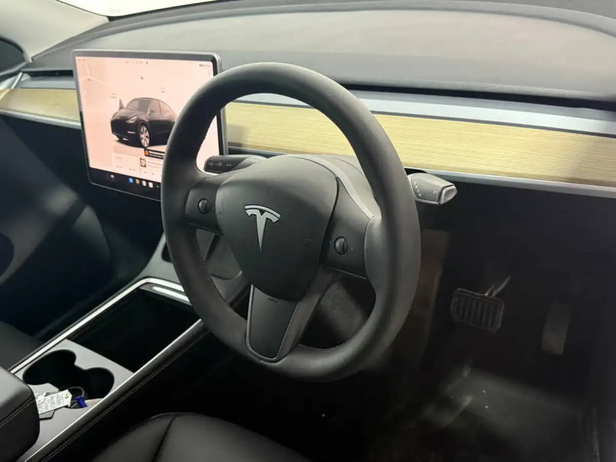 2023-tesla-model-y-e-rwd-big-10