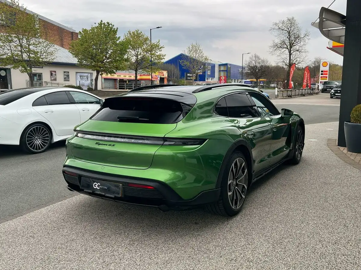 2021-porsche-taycan-e-4s-cross-turismo-awd-big-6