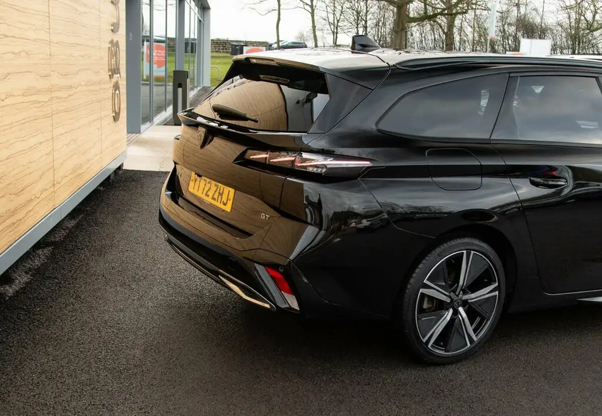 2022-peugeot-308-sw-15-bluehdi-gt-station-wagon-big-9