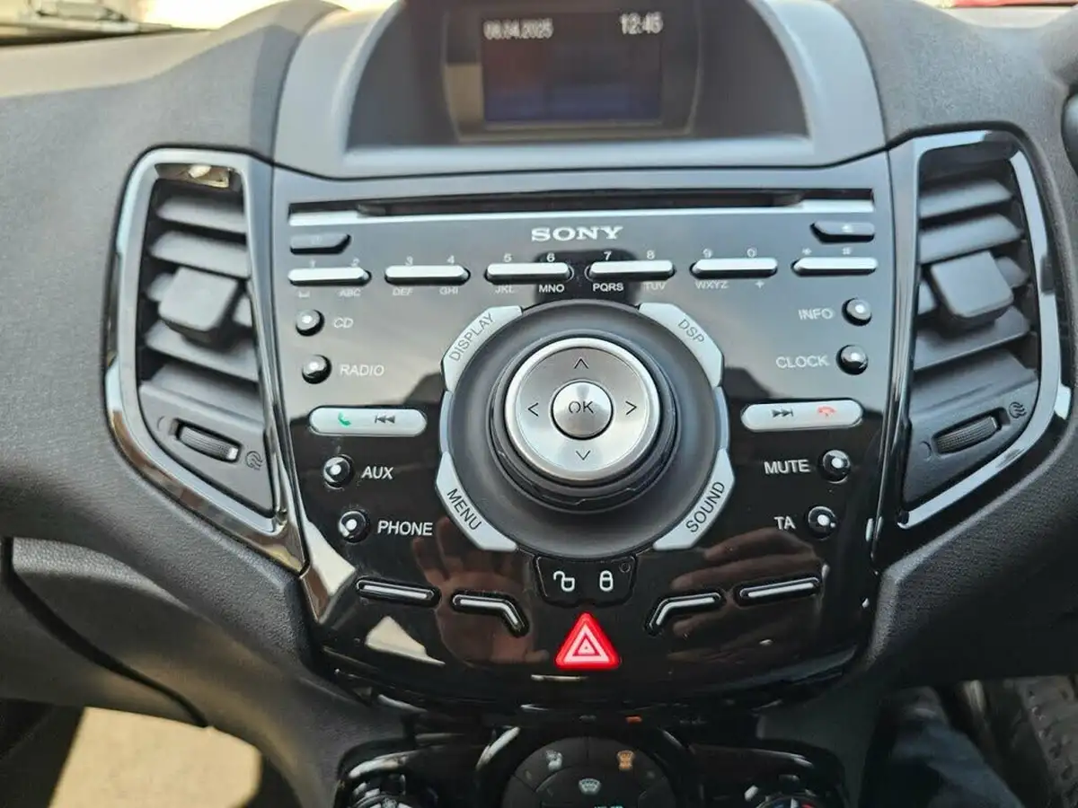 2013-ford-fiesta-10-titanium-100ps-ecoboost-ss-5d-big-16