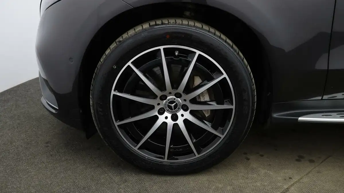 2021-mercedes-benz-eqc-e-eqc-400-amg-line-big-17