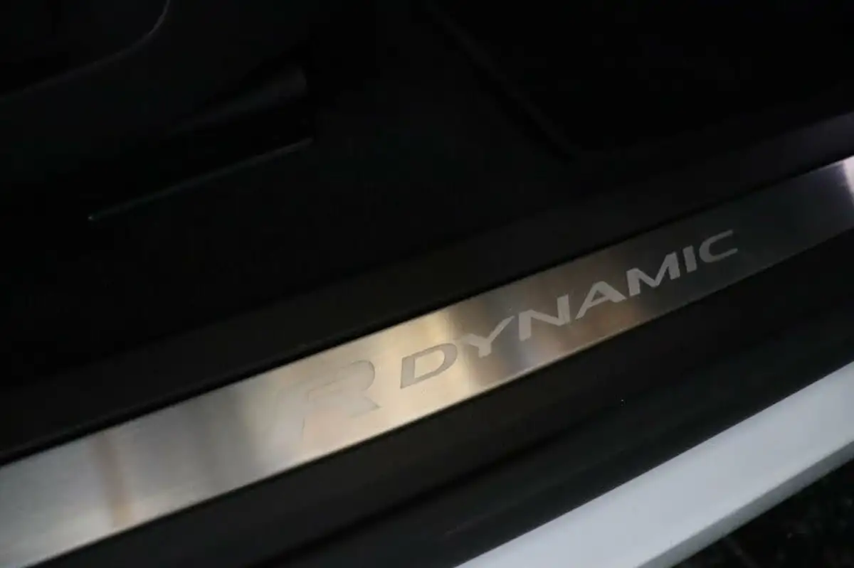 2023-land-rover-range-rover-evoque-15-p300e-r-dynamic-se-big-23