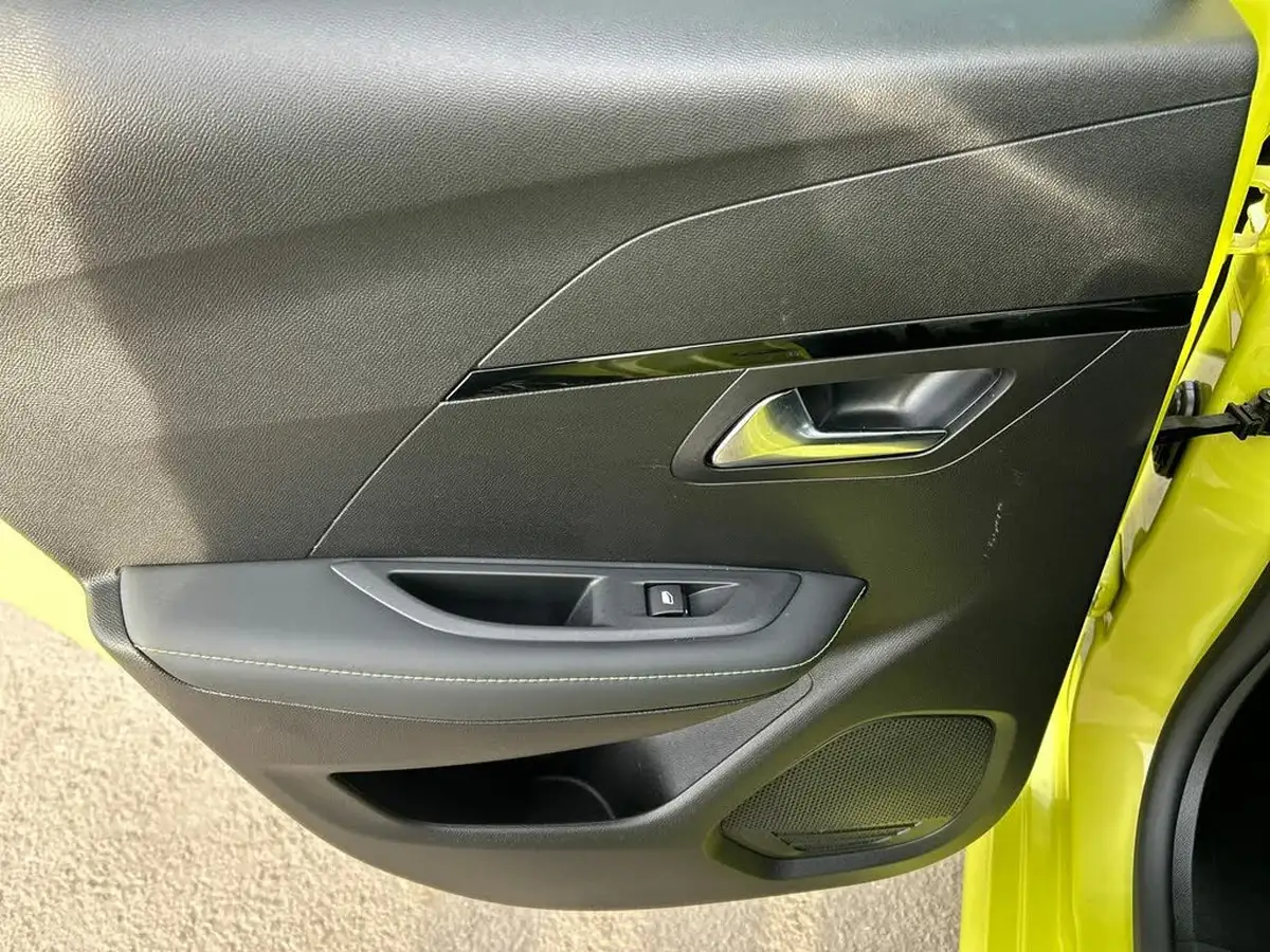 2024-peugeot-208-e-gt-156ps-51kwh-big-27