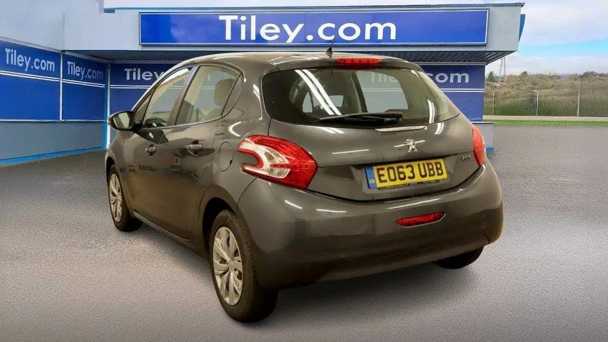 2013-peugeot-208-12-access-5d-big-2