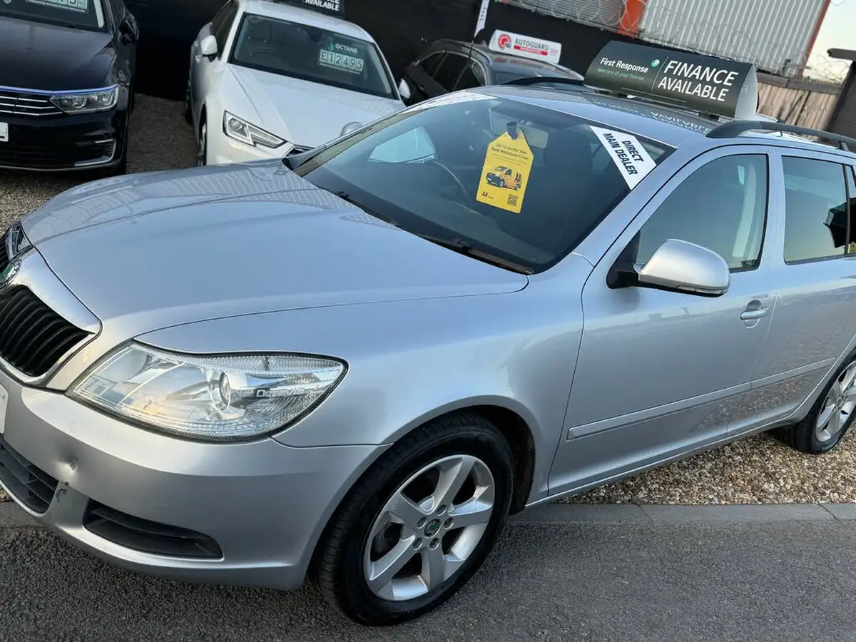 2012-skoda-octavia-20td-se-plus-140bhp-estate-big-13