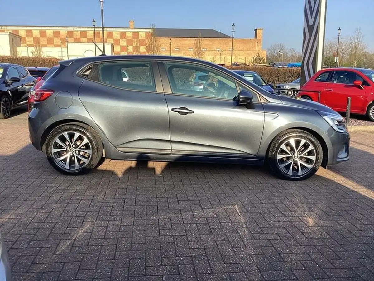 2022-renault-clio-10-tce-iconic-edition-big-1