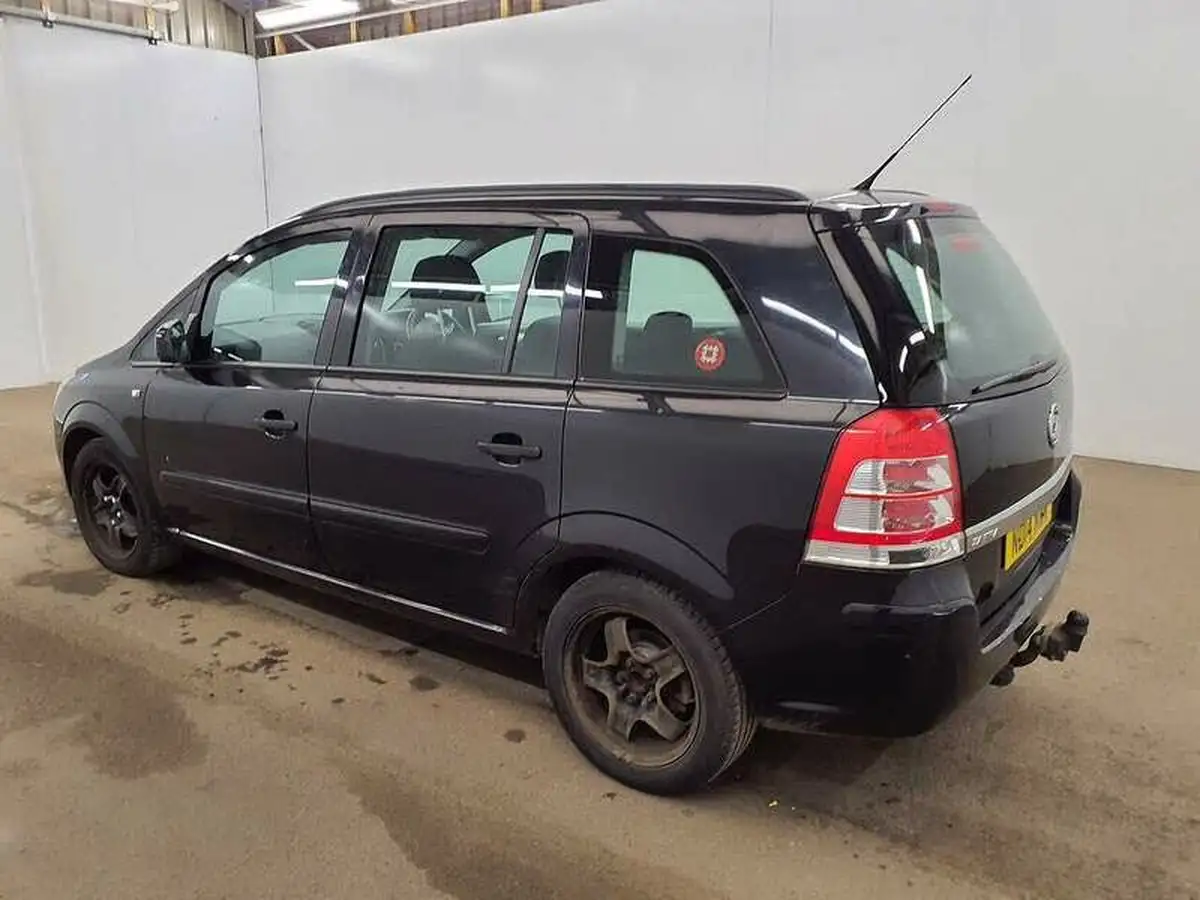 2014-vauxhall-zafira-18-exclusiv-120ps-big-3