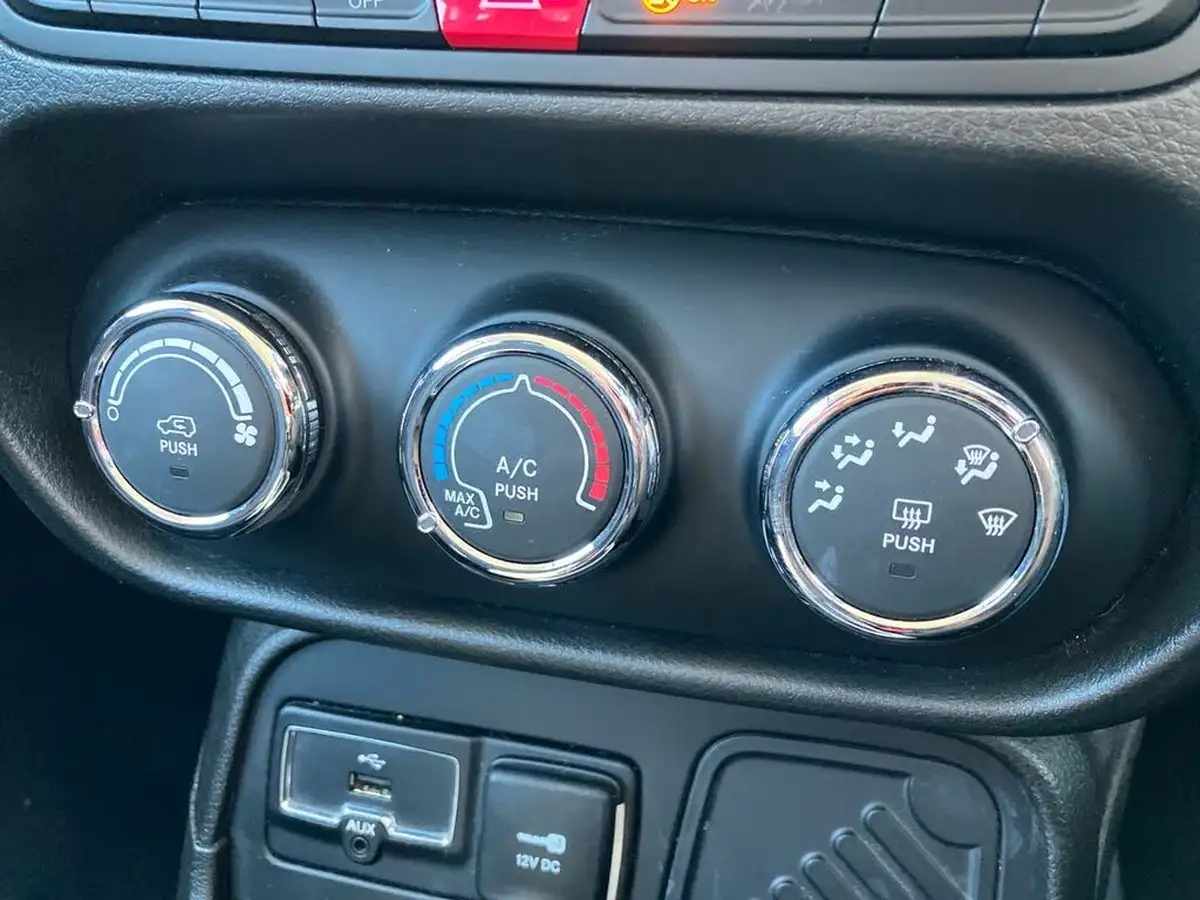 2016-jeep-renegade-16-multijet-ii-longitude-ss-big-11