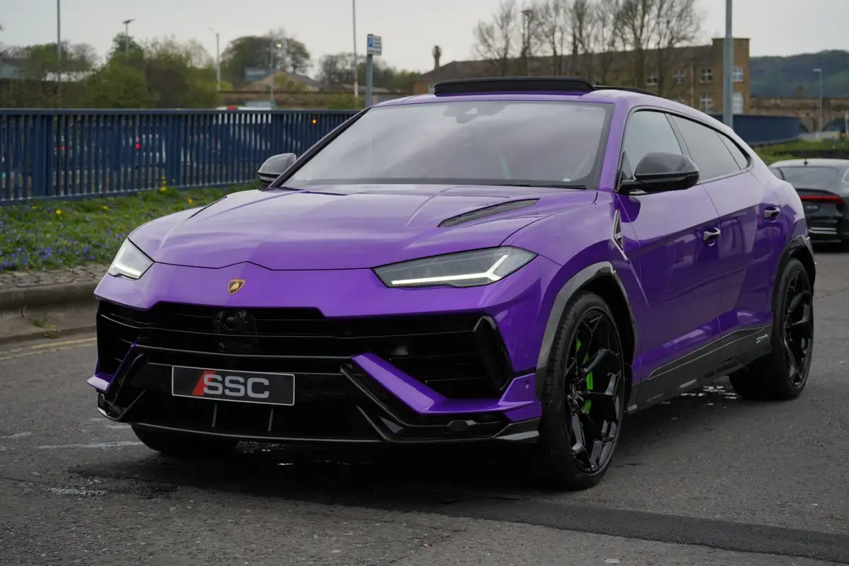 2024-lamborghini-urus-40-no-trim-big-6
