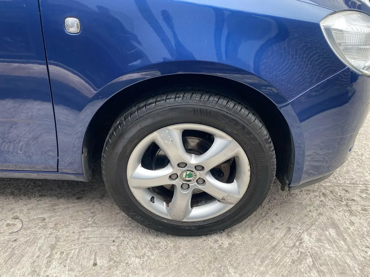 2009-skoda-fabia-14-2-estate-big-11