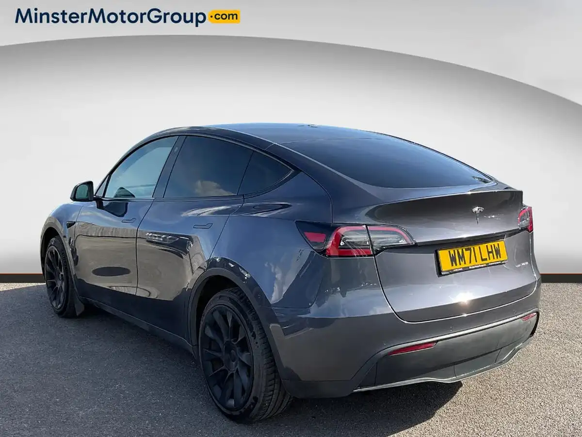 2022-tesla-model-y-e-long-range-big-3