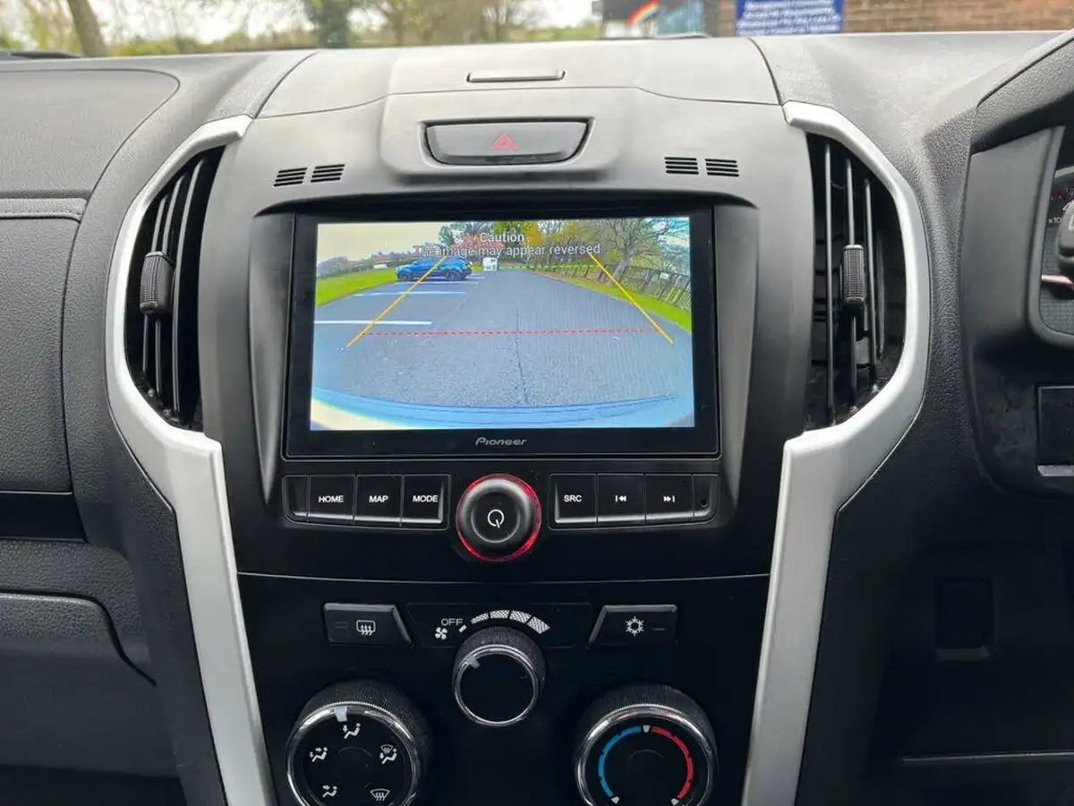 2020-isuzu-d-max-19td-xtr-nav-auto-big-10